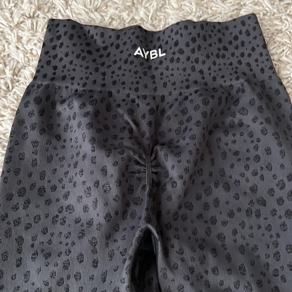 AYBL scrunch butt leggings - Picture 2 of 2
